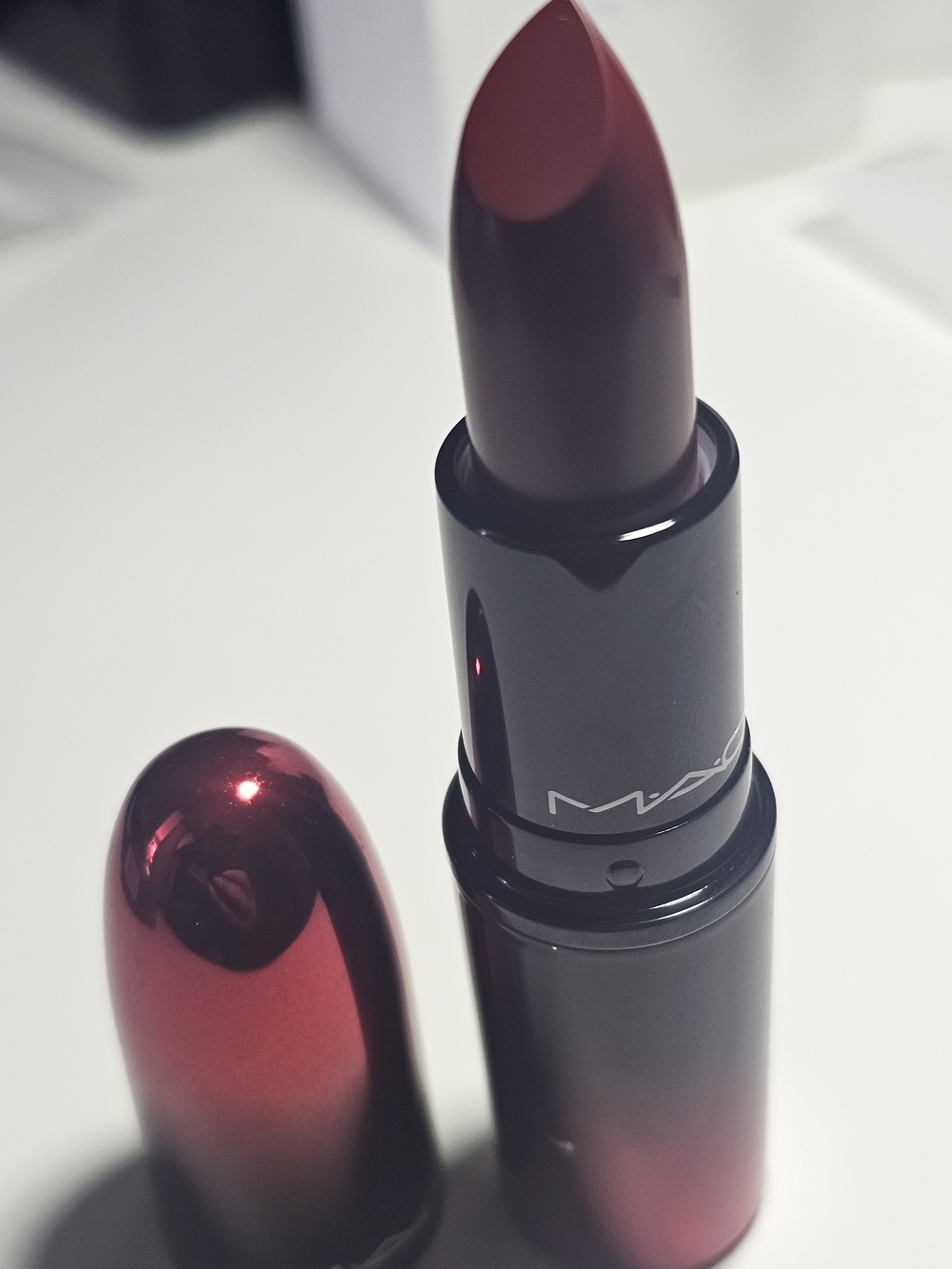 MAC Love Me Lipstick E FOR EFFORTLESS